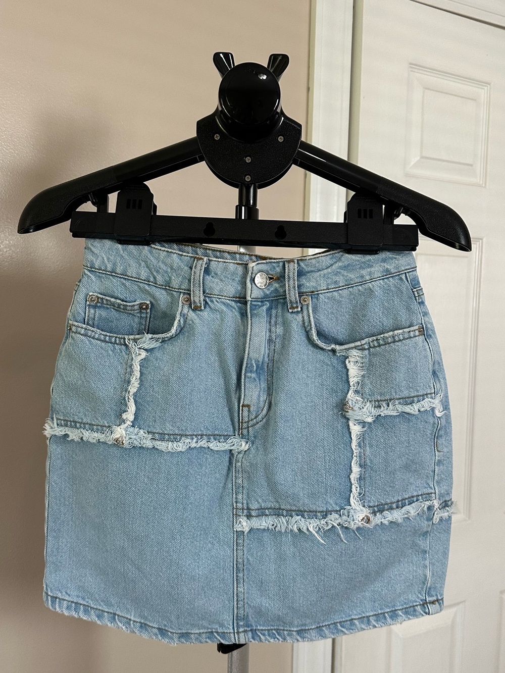 Melissa Bentsen x NA-KD Light Wash Distressed  Denim Skirt - 34
